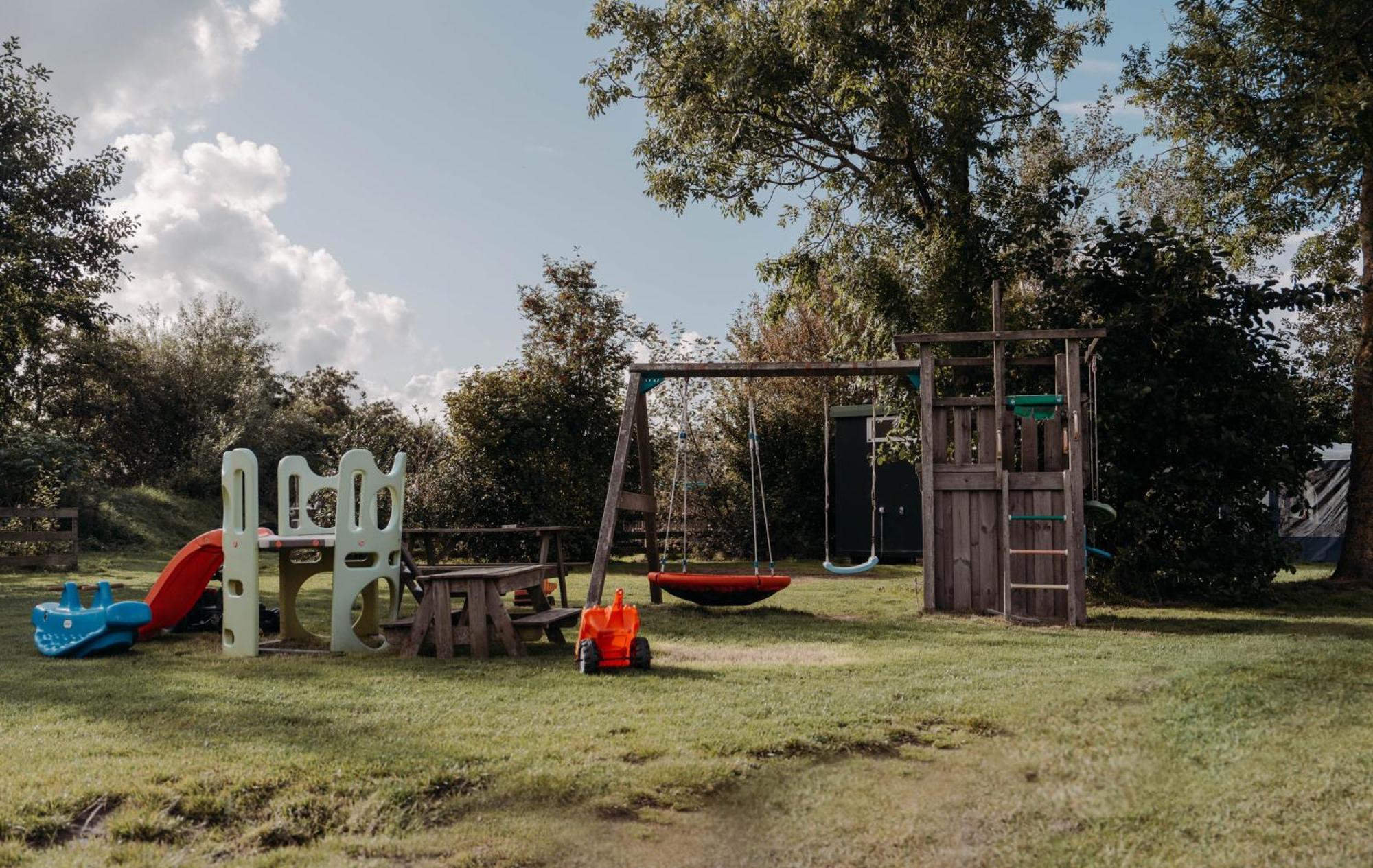 Camping De Tulpenweide Lege Kampeerplaats, Lege Plaats Op Het Gras Zonder Bed 브리잔드 외부 사진