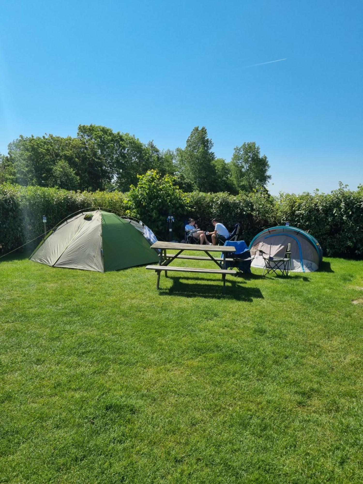 Camping De Tulpenweide Lege Kampeerplaats, Lege Plaats Op Het Gras Zonder Bed 브리잔드 외부 사진