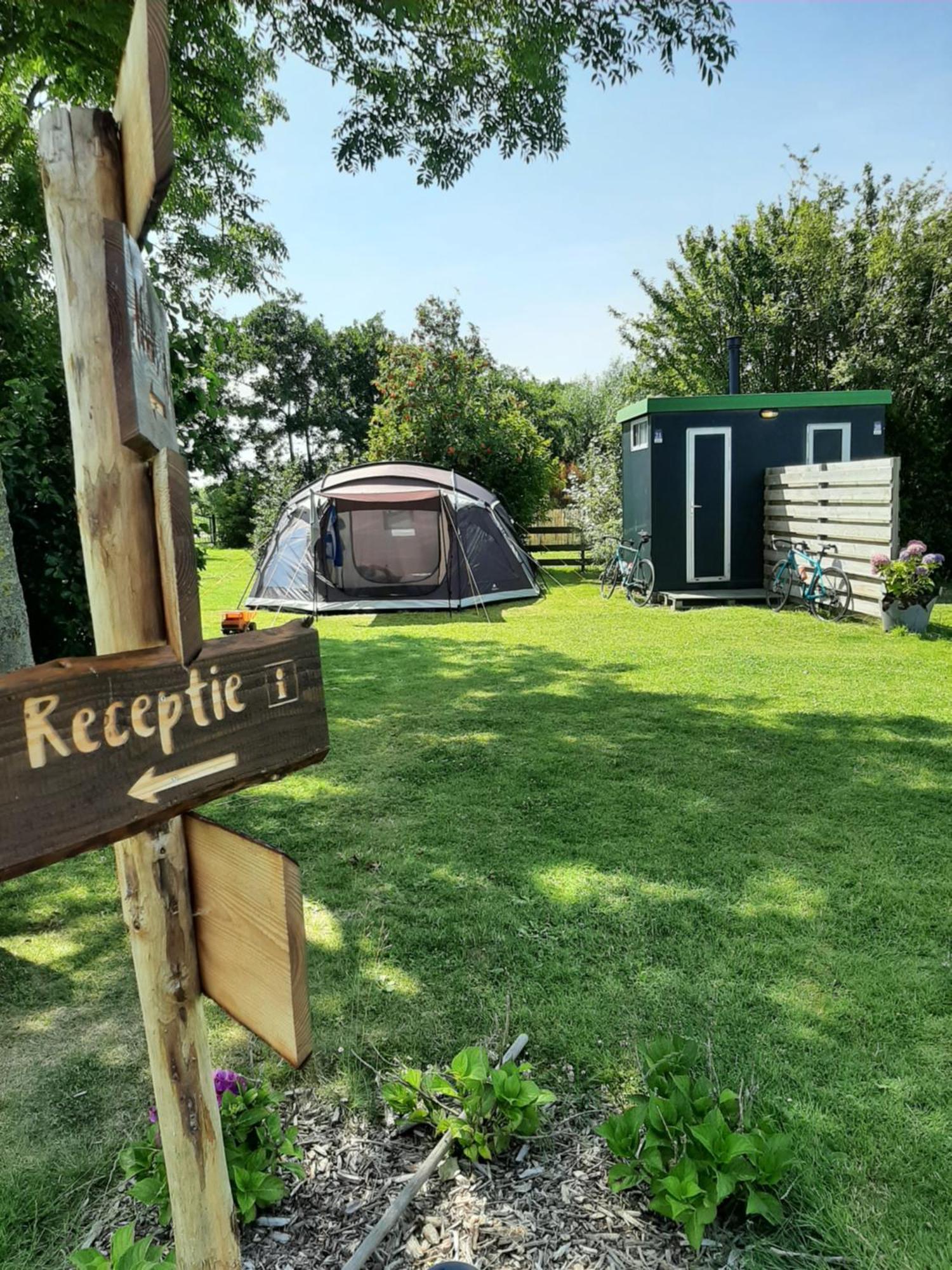 Camping De Tulpenweide Lege Kampeerplaats, Lege Plaats Op Het Gras Zonder Bed 브리잔드 객실 사진